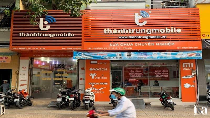 Bên ngoài cửa hàng Thành Trung Mobile