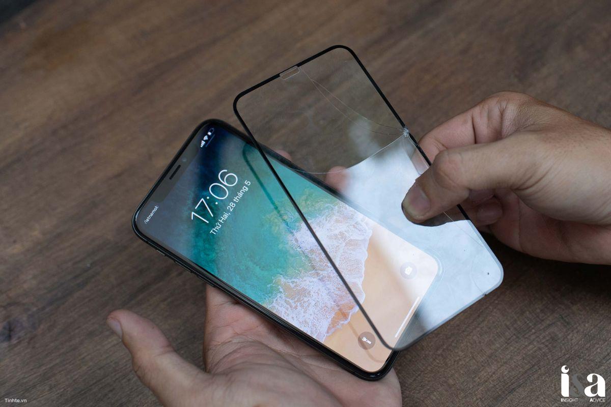 Kính cường lực iPhone bị bể gây ảnh hưởng việc vuốt cảm ứng
