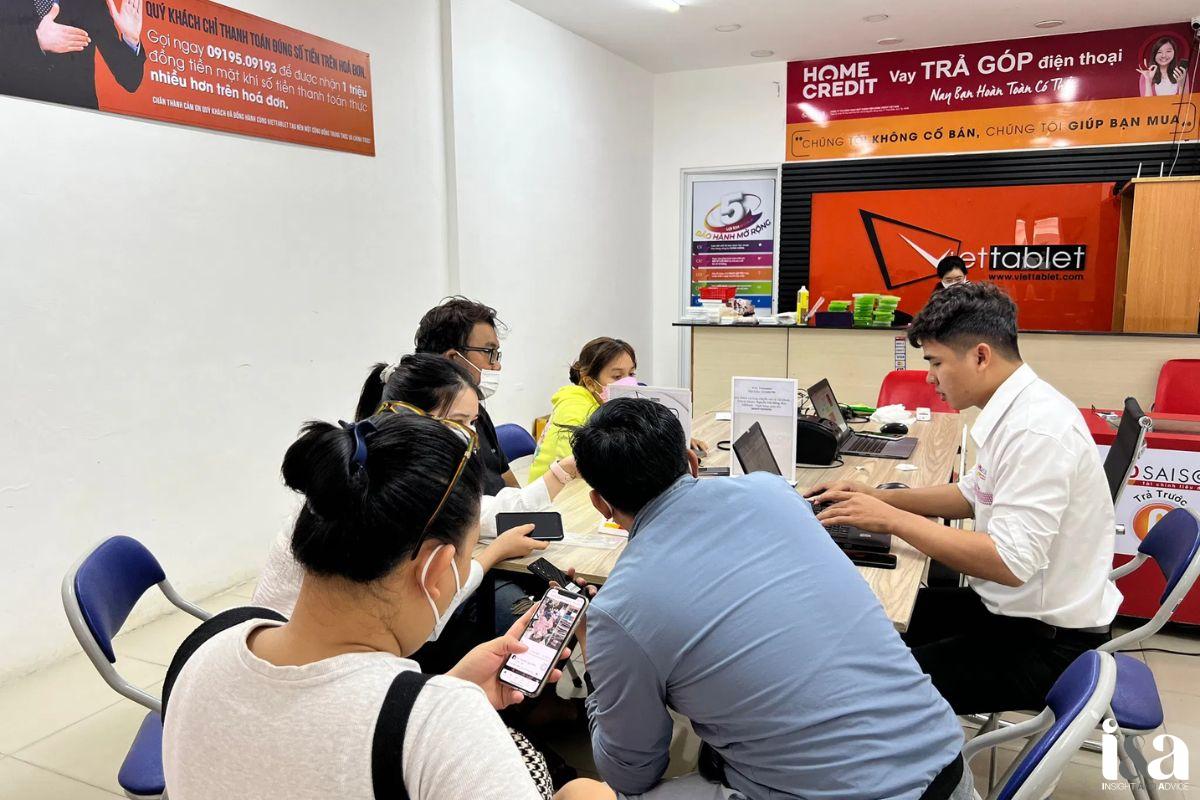 Khách hàng tại Viettablet