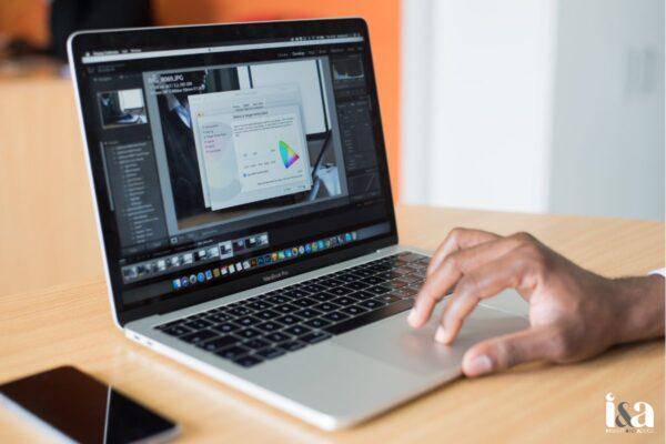 kiểm tra Macbook đã thay màn hình chưa