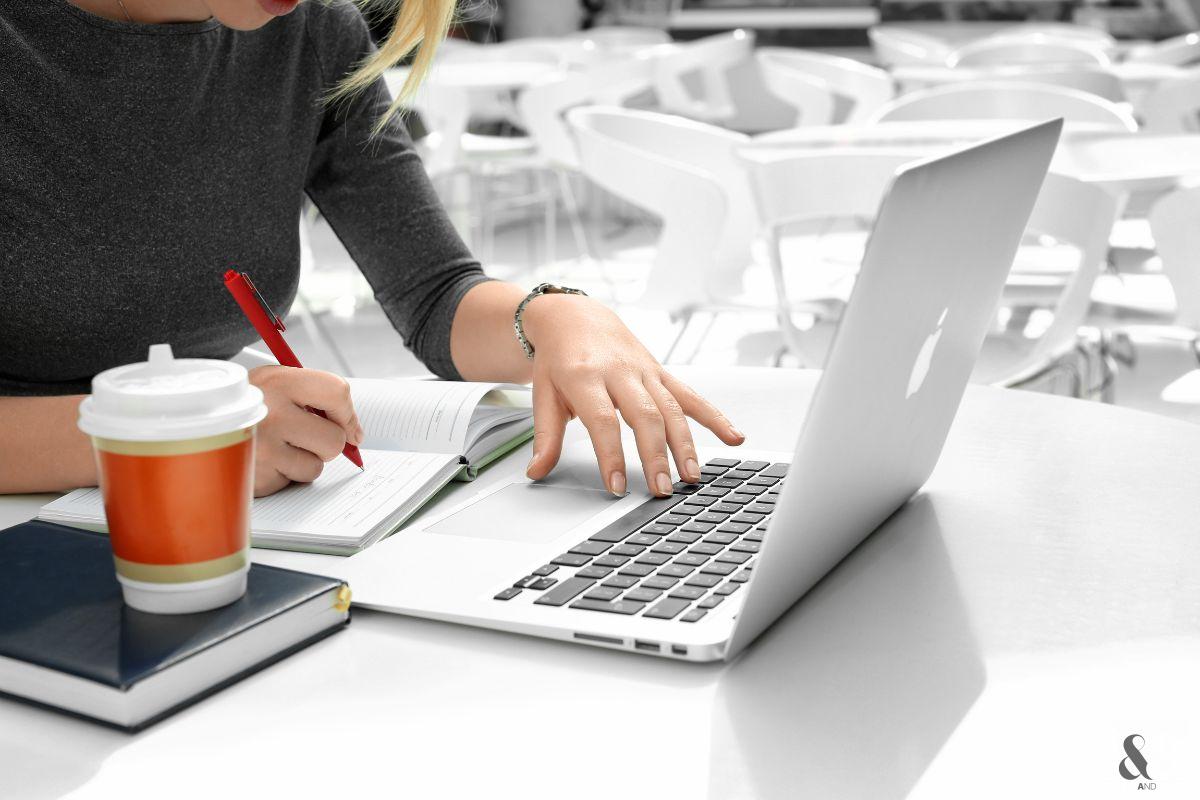 Macbook là thiết bị phổ biến trong công ty