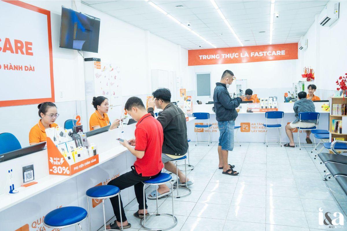bên trong cửa hàng Trung tâm FASTCARE