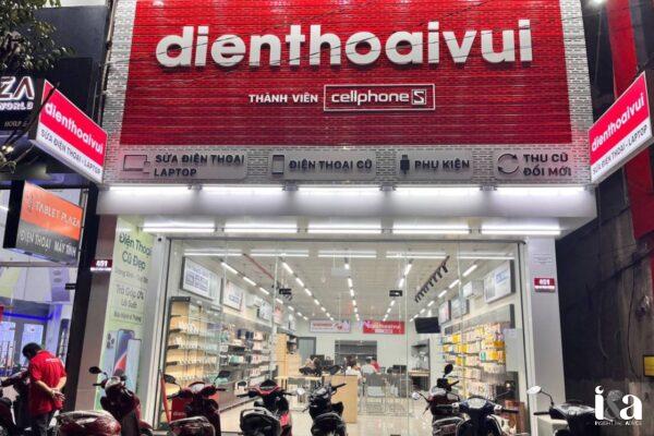 Phía trước cửa hàng Điện thoại Vui