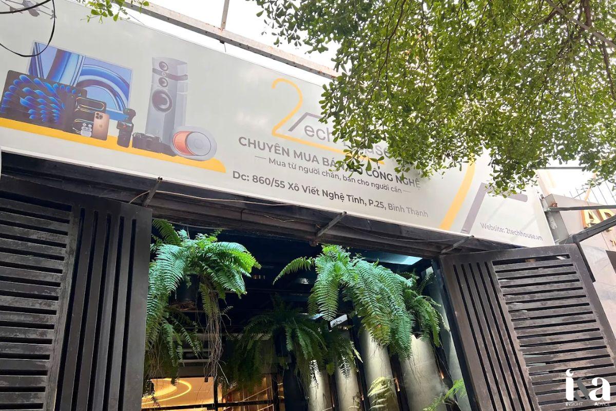 Bảng hiệu của 2Tech House