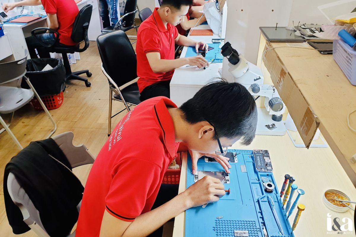 kỹ thuật viên tại Điện Thoại Vui