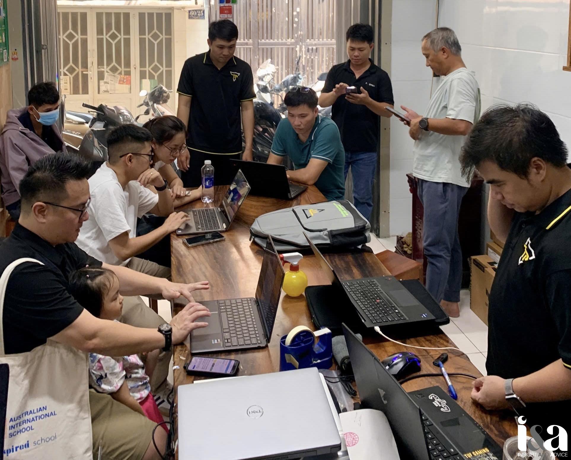 Khách hàng tại Laptop Triều Phát
