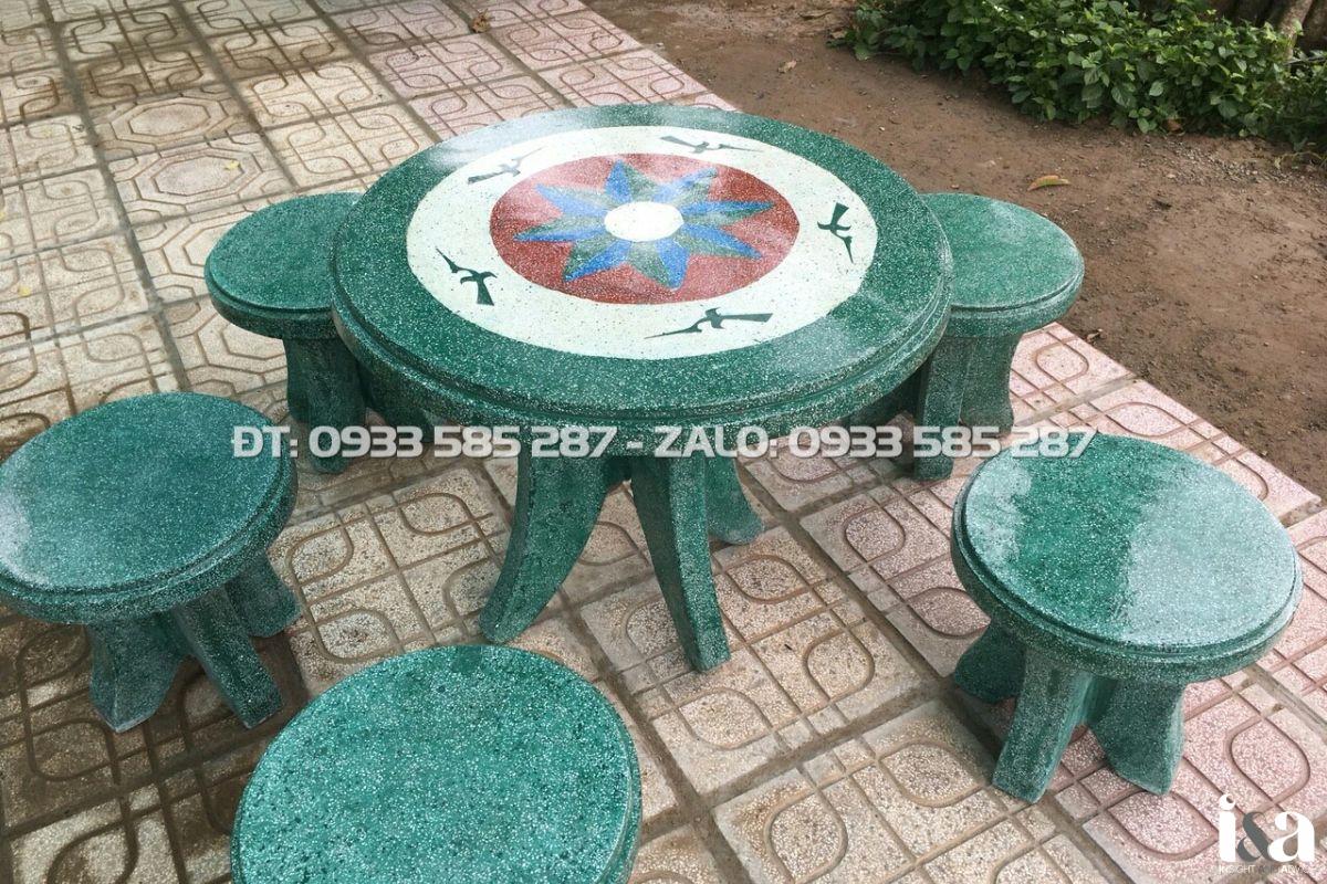bộ bàn ghế đá màu xanh ngọc từ nhà Nam Sơn
