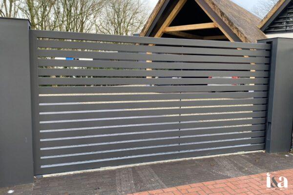 xưởng làm cổng gỗ ngoài trời đẹp