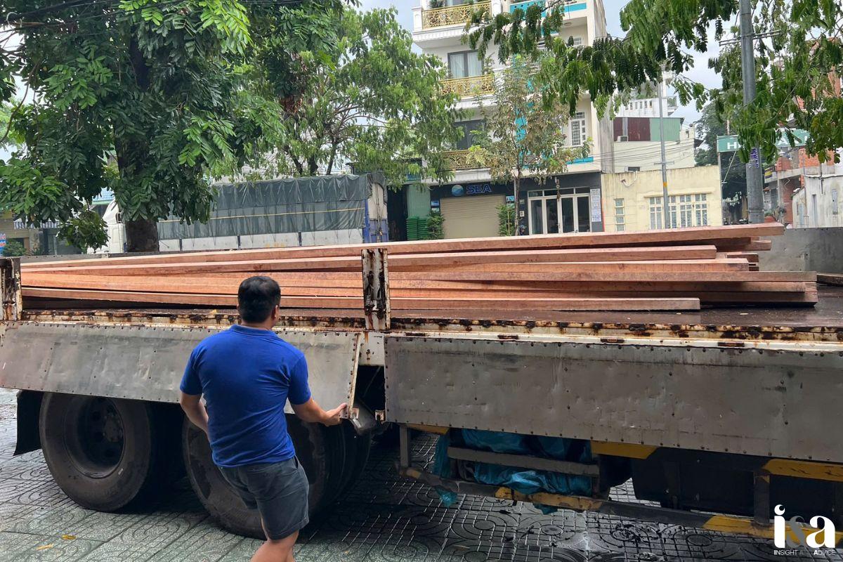 xe tải vận chuyển gỗ của Hoàng Phát Wood