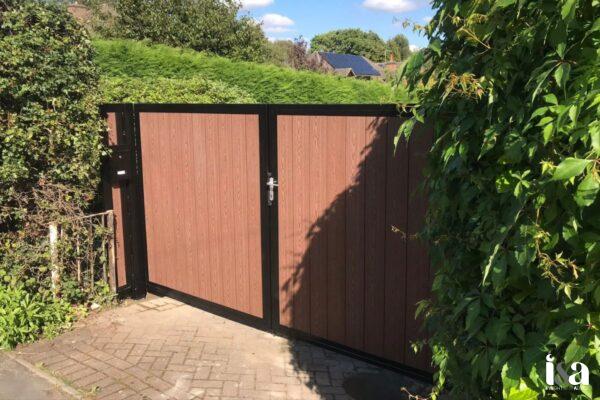 xưởng làm cổng nhựa giả gỗ đẹp