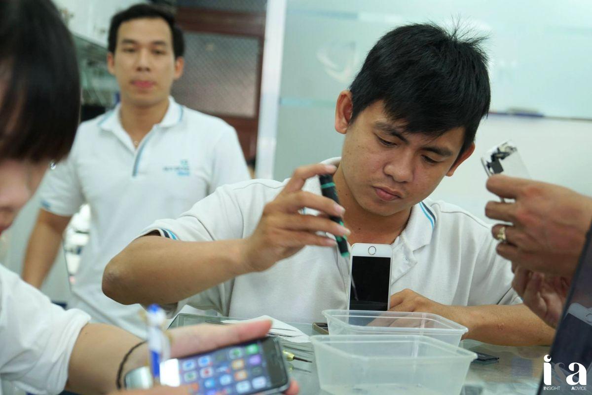 kỹ thuật viên tại Huy Dũng Mobile