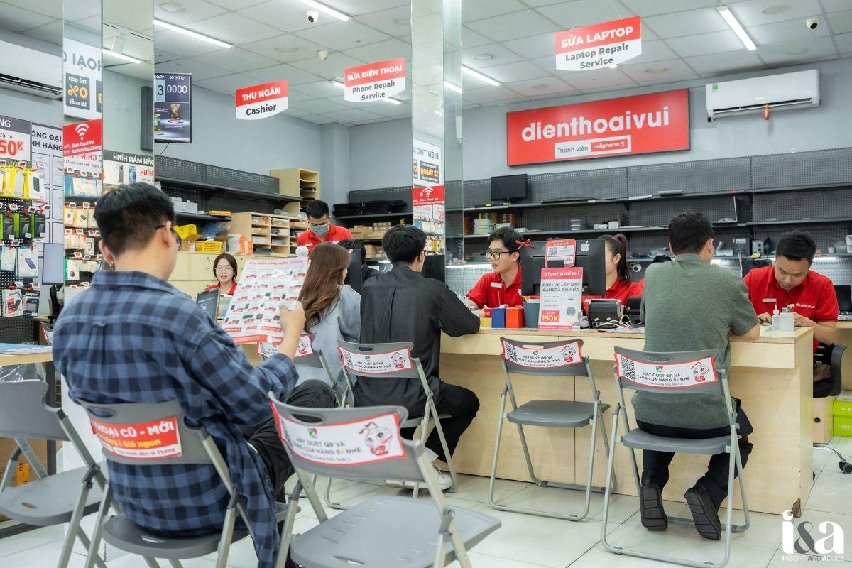 không gian bán bên trong shop Điện Thoại Vui