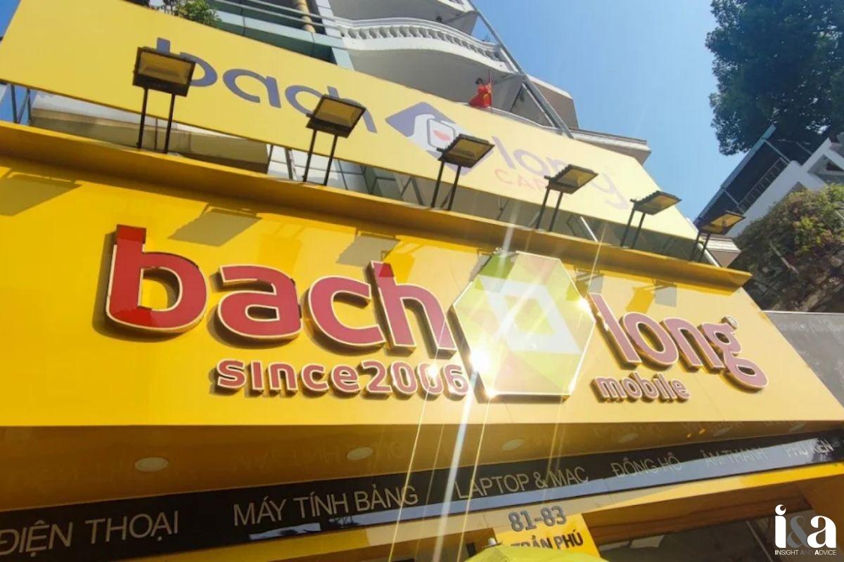 Bảng hiệu trung tâm Bạch Long Care vàng rực rỡ