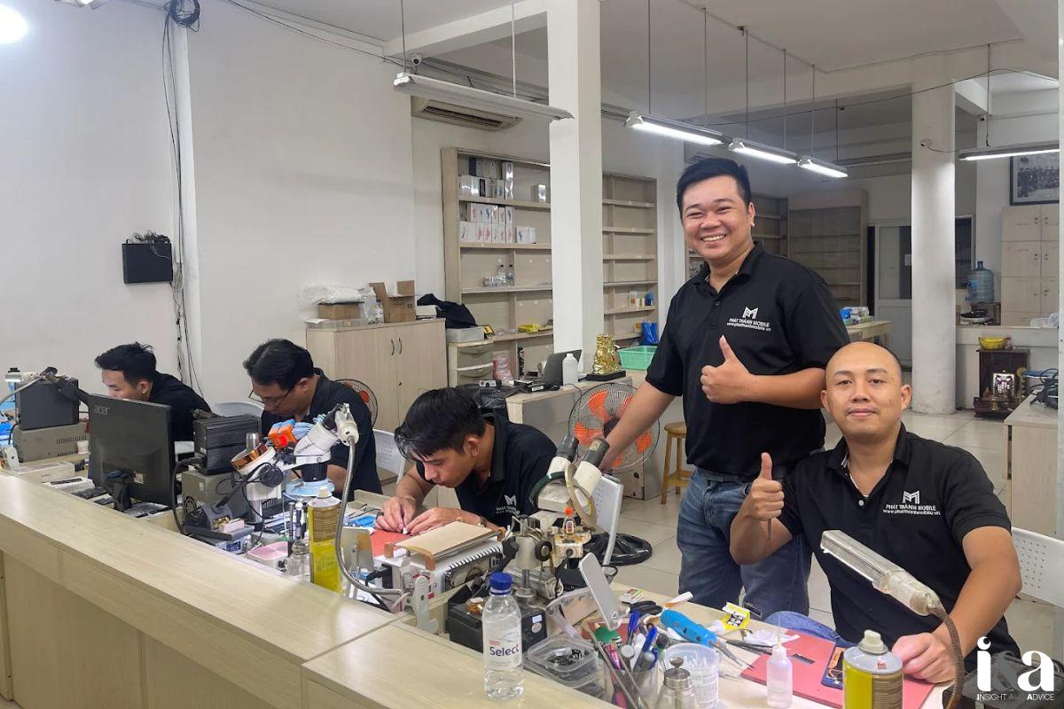 Đội ngũ kỹ thuật viên tại Phát Thành Mobile