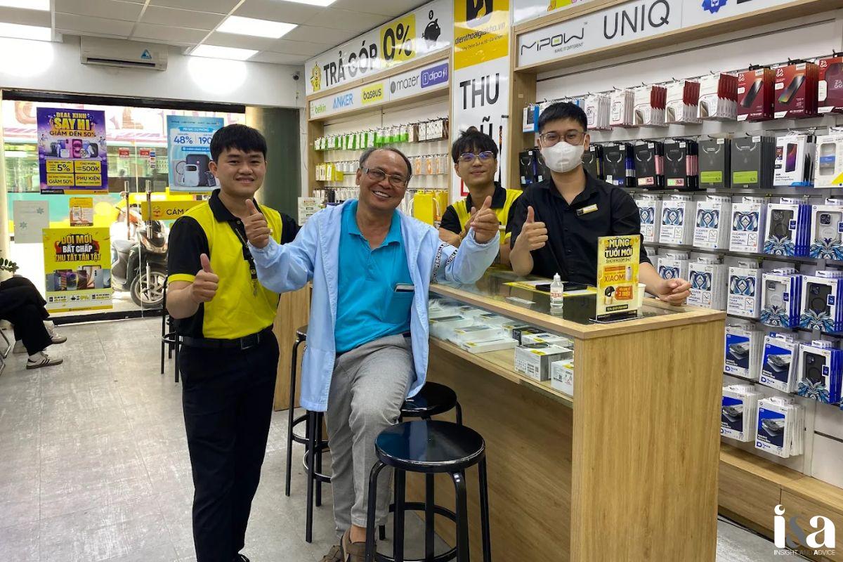 khách hàng tại Điện Thoại Giá Kho