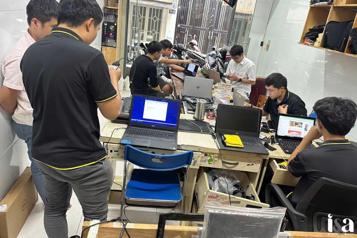 Không gian bên trong Laptop Triều Phát