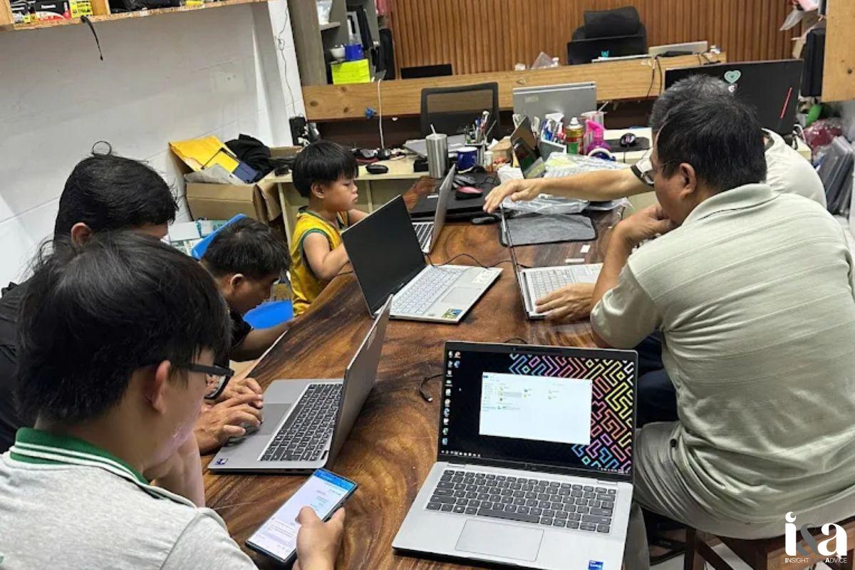 Không gian cửa hàng Laptop Triều Phát