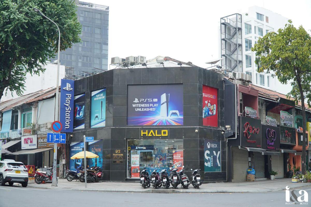 Mặt tiền góc của HALO Shop