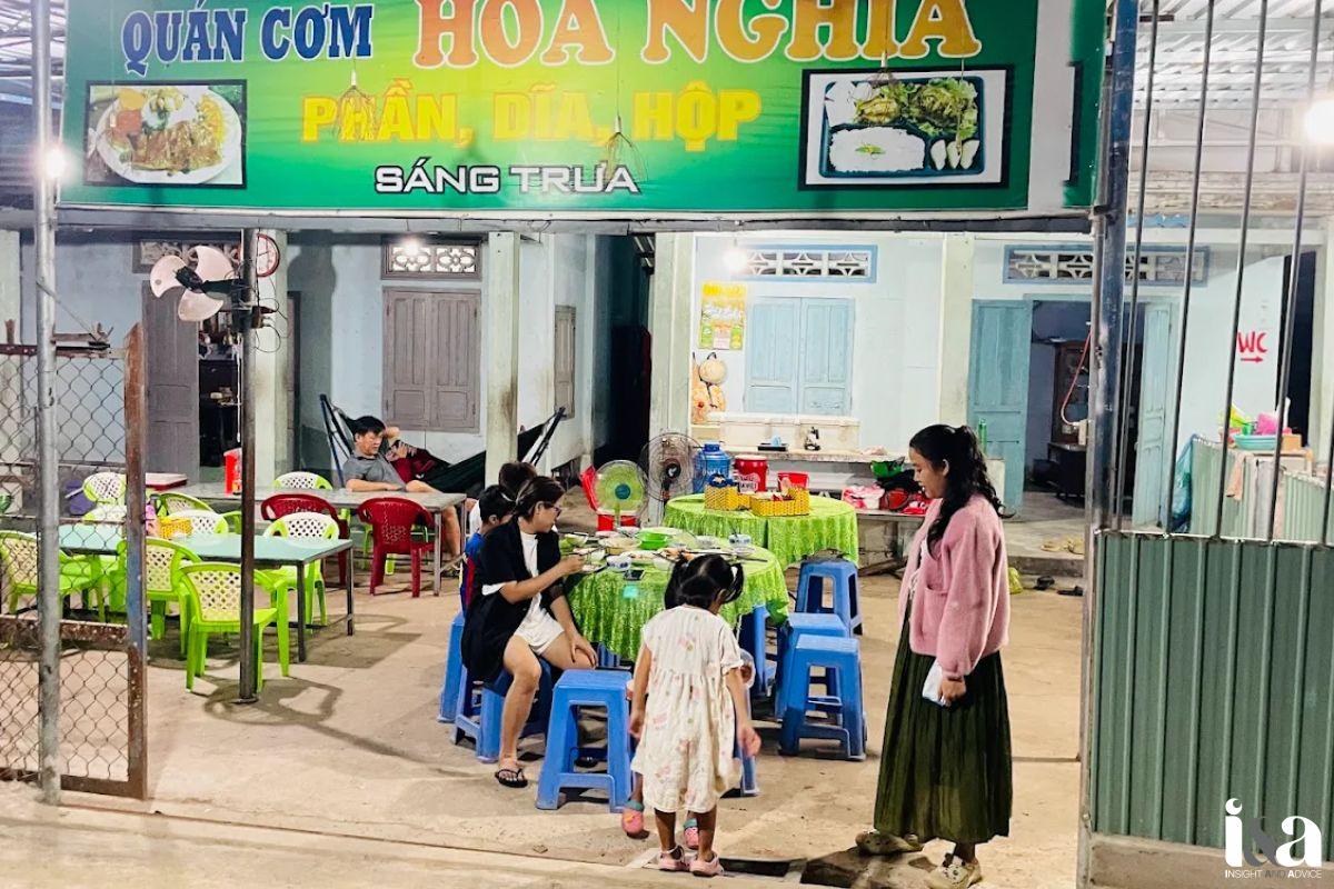 Không gian Quán cơm Hoa Nghĩa