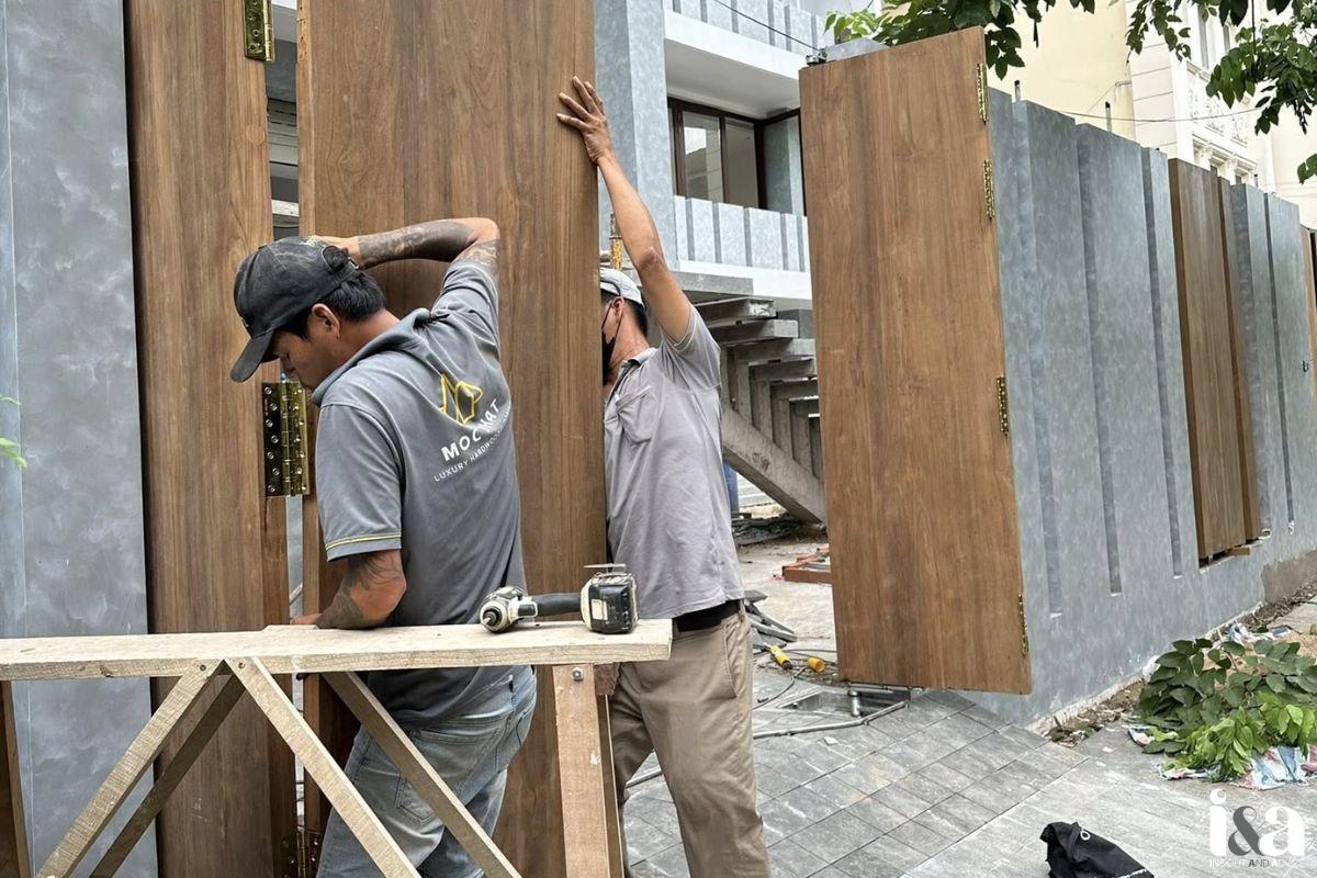 Công ty Mộc Phát đang thi công cổng Tâm Gỗ
