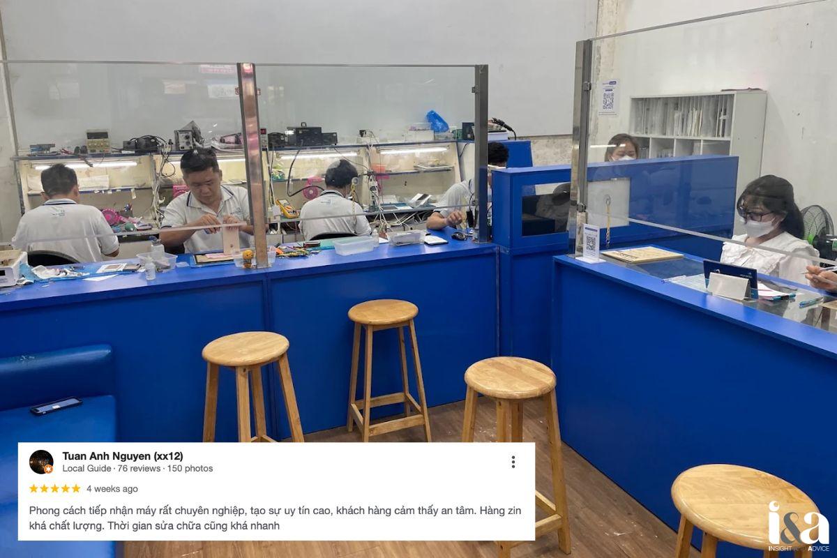 Không gian sửa chữa trong suốt tại Huy Dũng Mobile