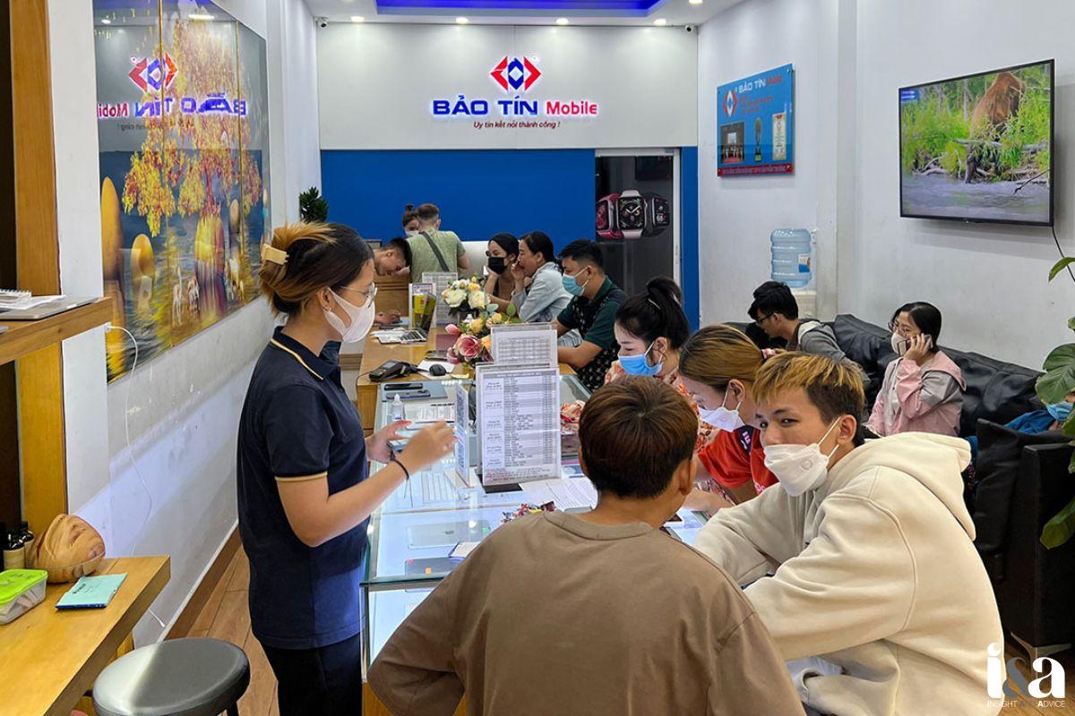 Không gian bên trong cửa hàng Bảo Tín Mobile