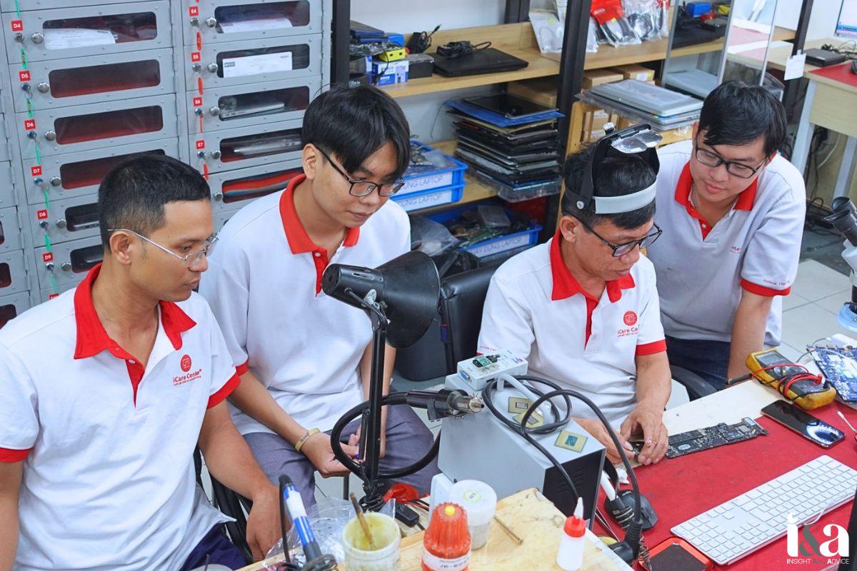 Đội ngũ kỹ thuật viên tại iCare Center