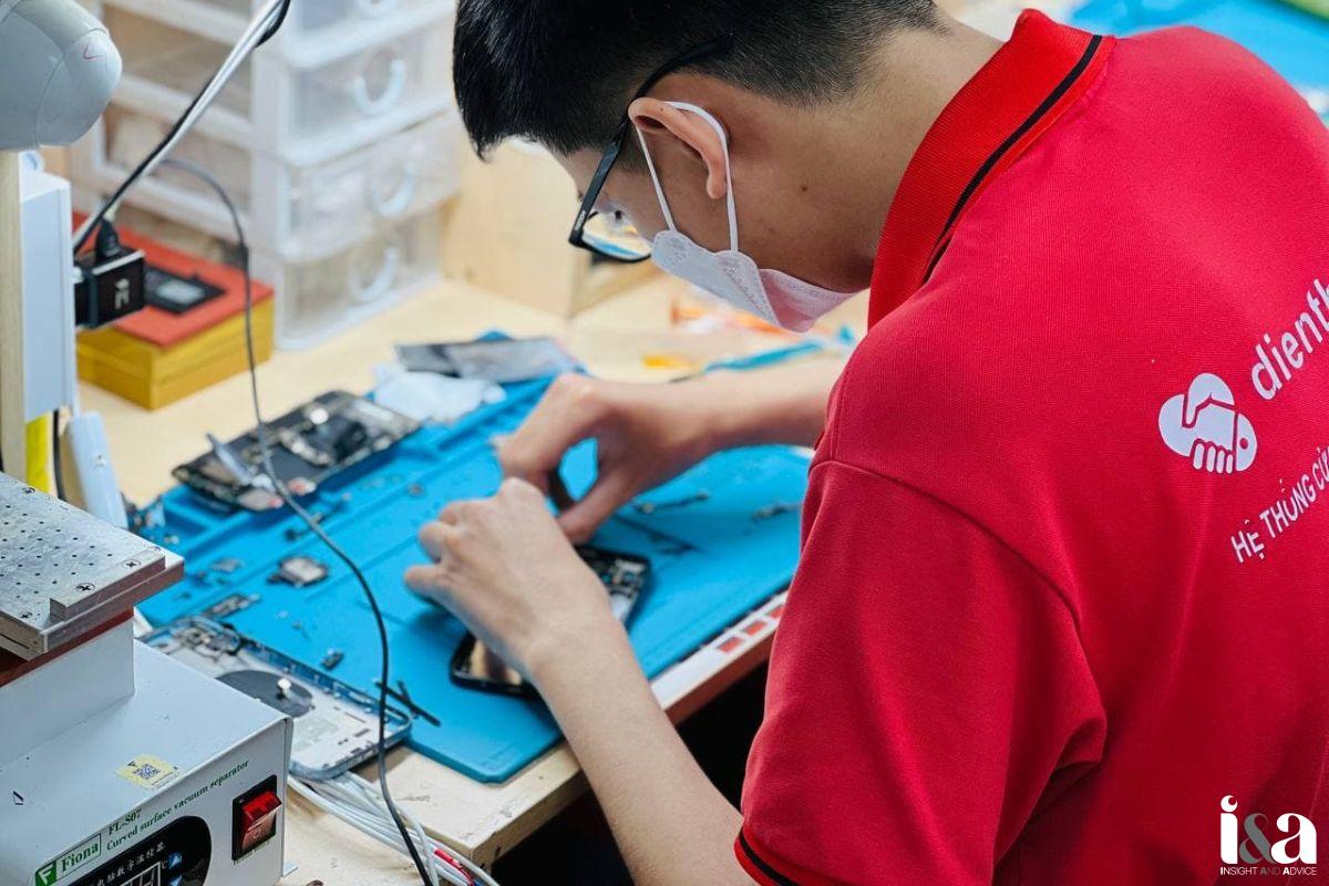 kỹ thuật viên có tay nghề cao tại Điện Thoại Vui