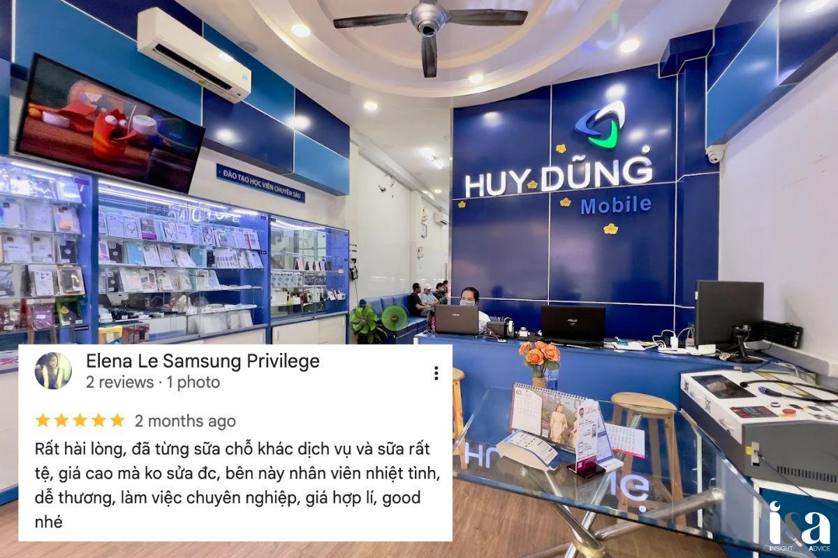 Không gian bên trong cửa hàng Huy Dũng Mobile