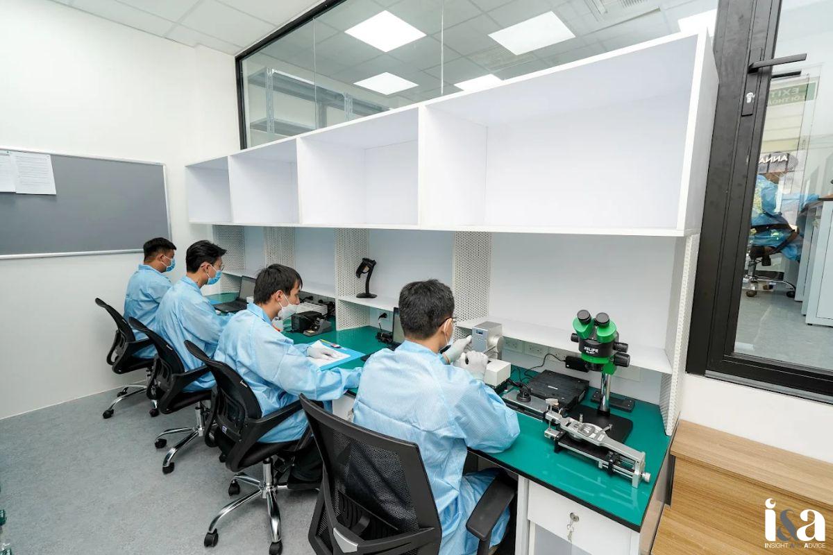 Không gian bên trong trung tâm bảo hành Xiaomi TPHCM