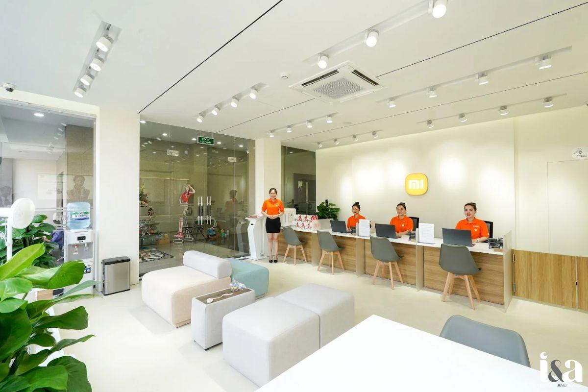 Không gian bên trong trung tâm bảo hành Xiaomi TPHCM