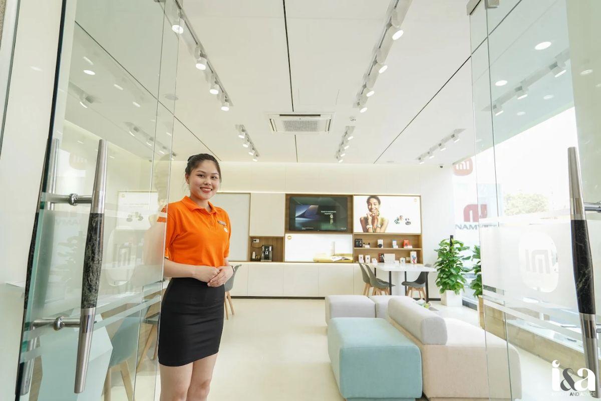 Không gian bên trong trung tâm bảo hành Xiaomi TPHCM