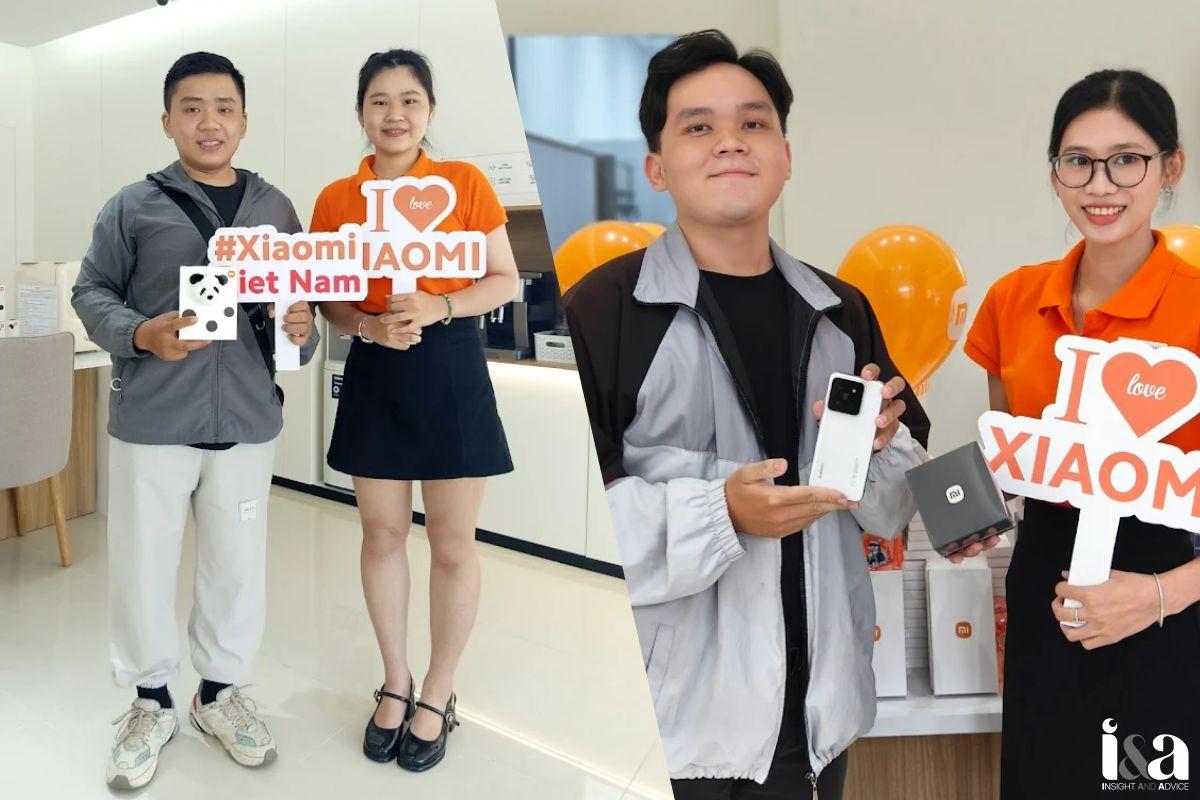 Khách hàng check in tại trung tâm bảo hành Xiaomi TPHCM