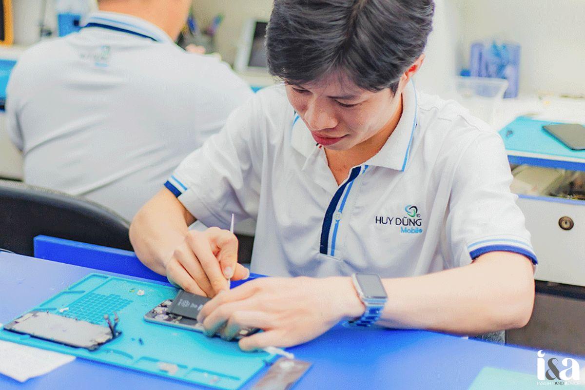 Kỹ thuật viên của Huy Dũng Mobile