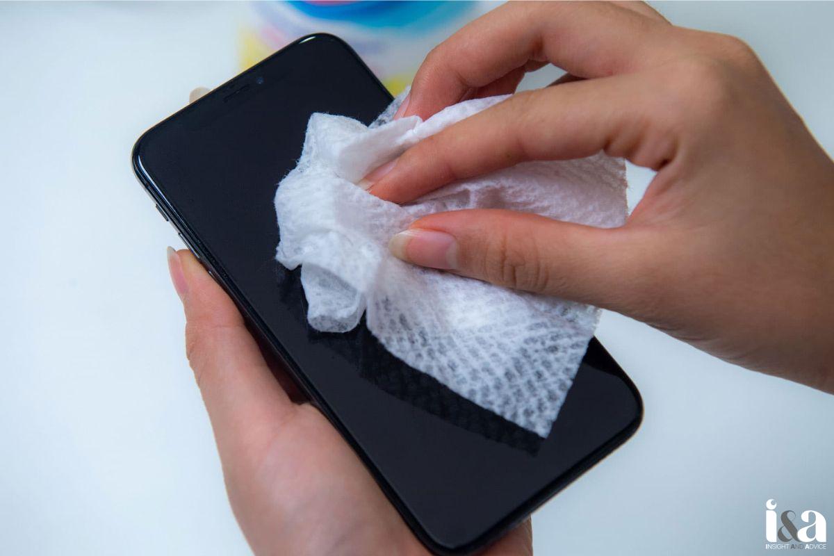 Vệ sinh màn hình iPhone