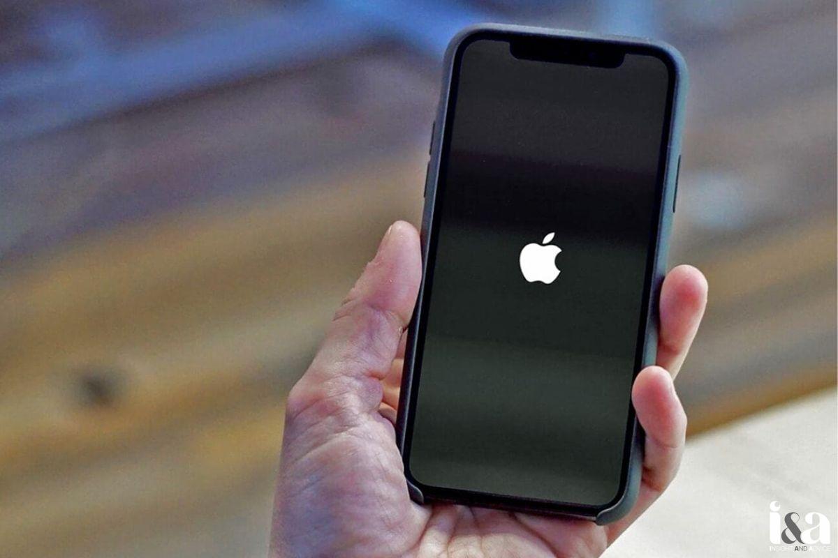 Khởi động lại iPhone