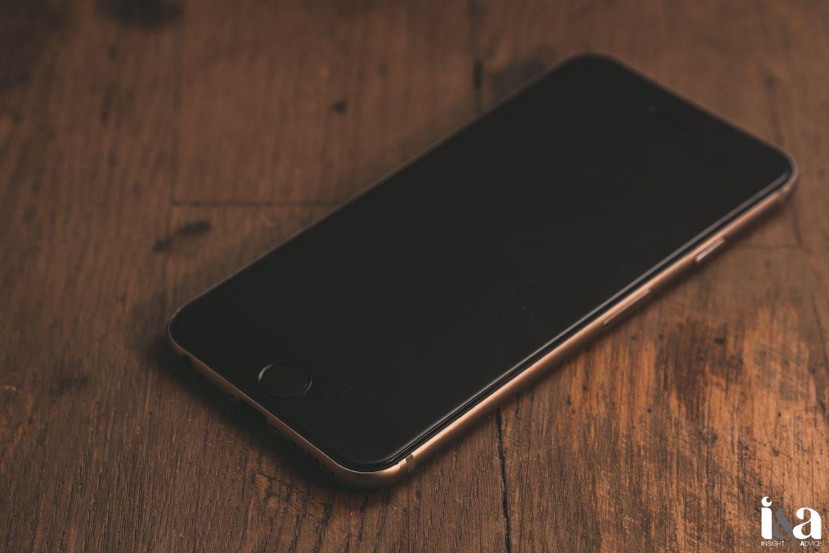 hiện tượng iPhone bị đen màn hình mà vẫn có tiếng