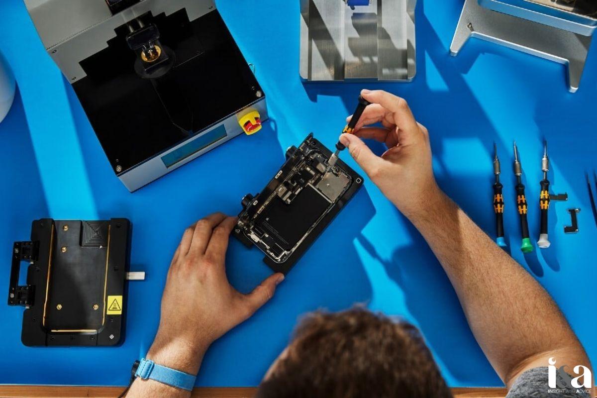 Mang iPhone đến trung tâm sửa chữa